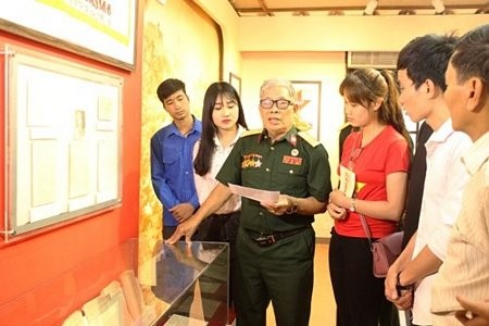 Pameran “Kemanusiaan” – pesan tentang perdamaian dan persahabatan - ảnh 1