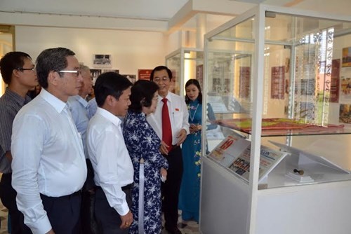 Pameran khusus: “MN Vietnam berjalan seperjalanan dengan bangsa” di kota Ho Chi Minh - ảnh 1