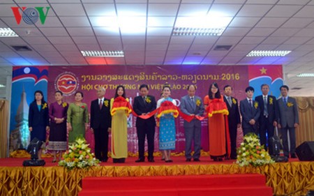 Pembukaan pekan raya perdagangan Vietnam-Laos tahun 2016 - ảnh 1