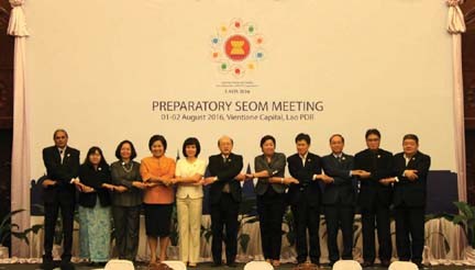 Para pejabat ekonomi ASEAN membahas dan menyiapkan Konferensi ke-48 Menteri Ekonomi ASEAN - ảnh 1