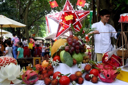 Anak-anak Ibukota Hanoi menyambut Festival Medio Musim Rontok di Museum Etnologi Vietnam - ảnh 12