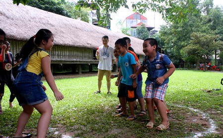 Anak-anak Ibukota Hanoi menyambut Festival Medio Musim Rontok di Museum Etnologi Vietnam - ảnh 8