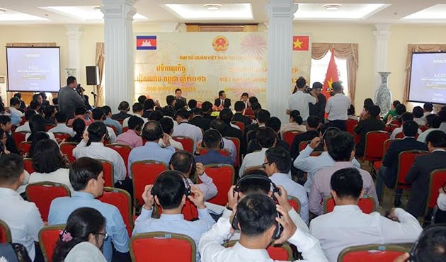 Forum badan usaha Vietnam-Kamboja 2016 - ảnh 1