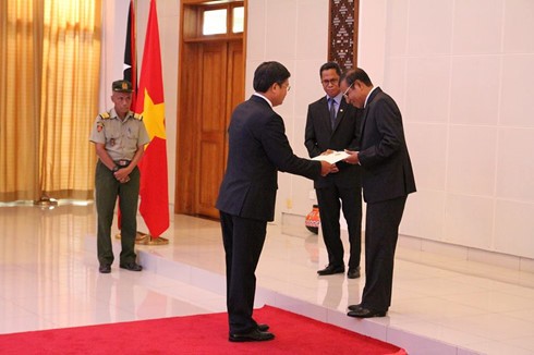 Duta Besar Vietnam di Indonesia, merangkap Timor Leste menyampaikan Surat mandat di Timor Leste - ảnh 1