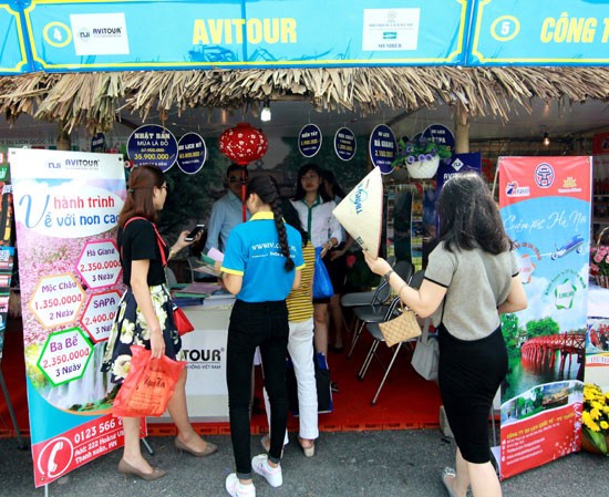 Acara penutupan Festival wisata desa kerajinan tradisional Hanoi tahun 2016 - ảnh 1