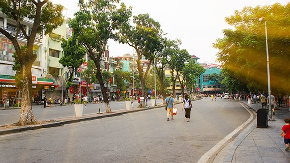 Ciri budaya baru di zona untuk  pejalan kaki di sekitar Danau Hoan Kiem  - ảnh 10