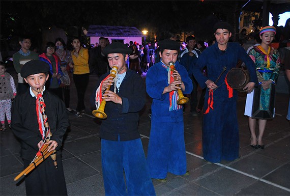 Mengunjungi ruang budaya etnis minoritas Mong di tengah-tengah Ibukota  - ảnh 11