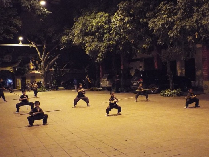 Mengunjungi satu kursus main silat di pagoda Bang A, kota Hanoi - ảnh 9