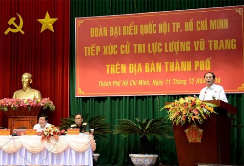 Presiden Vietnam, Tran Dai Quang melakukan kontak dengan para pemilih angkatan bersenjata kota Ho Chi Minh - ảnh 1