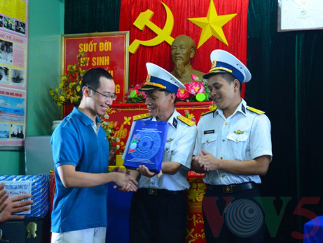 Menyongsong Hari Raya Tet lebih dini di rumah anjungan    - ảnh 6