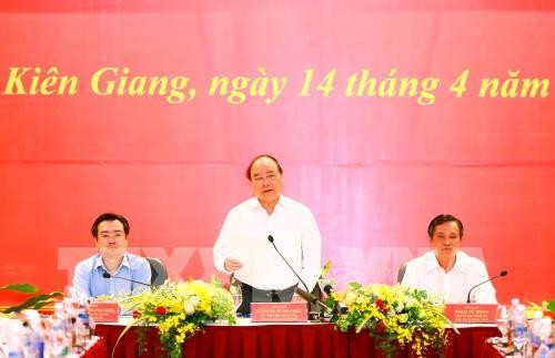 PM Vietnam, Nguyen Xuan Phuc melakukan temu kerja dengan pimpinan provinsi Kien Giang - ảnh 1