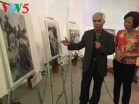 Fotografer Nick Ut menyampaikan foto “Si Anak Napalm” kepada Museum Wanita Vietnam - ảnh 1