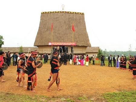 Rumah bersama untuk mengkonservasikan kebudayaan etnis-etnis Vietnam - ảnh 1