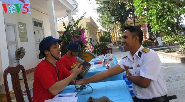 Bank darah segar di kabupaten pulau Truong Sa, provinsi Khanh Hoa, Vietnam Tengah - ảnh 2