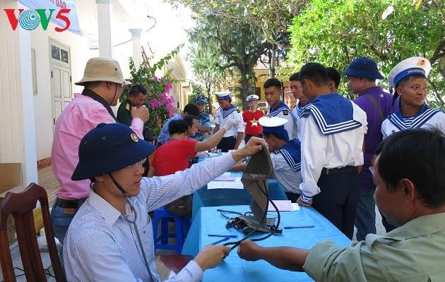 Bank darah segar di kabupaten pulau Truong Sa, provinsi Khanh Hoa, Vietnam Tengah - ảnh 1