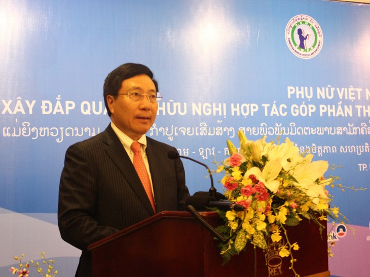 Deputi PM Vietnam, Pham Binh Minh menghadiri Forum Wanita Vietnam-Laos-Kamboja - ảnh 1