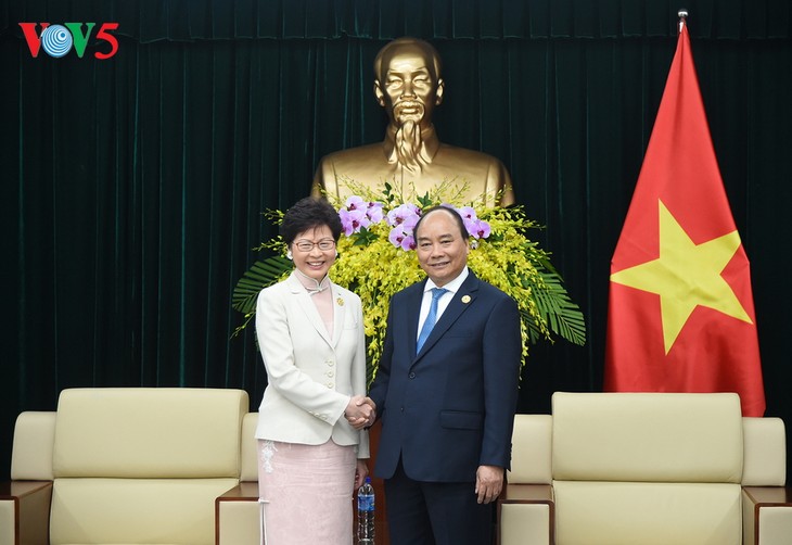 PM Vietnam, Nguyen Xuan Phuc menerima Kepala Zona Administrasi Istimewa Hongkong, Tiongkok - ảnh 1