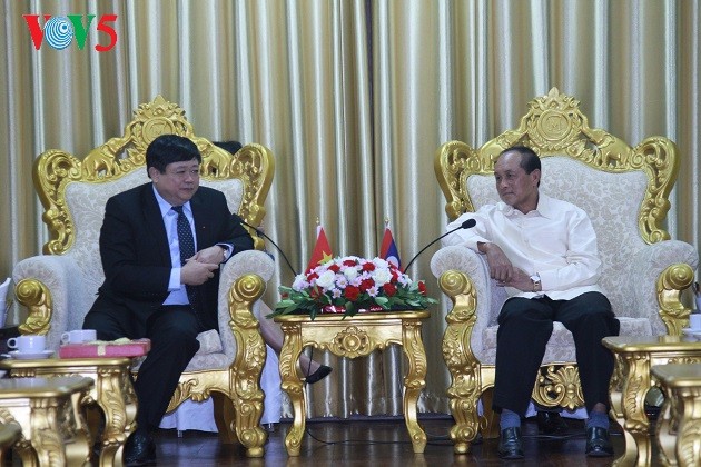 Delegasi VOV melakukan kunjungan kerja di Laos - ảnh 1