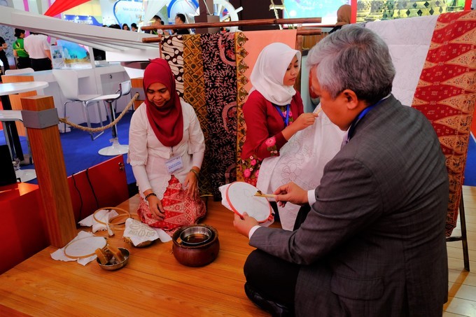 Pekan raya pariwisata turut membawa pariwisata menjadi bidang ekonomi andalan - ảnh 2