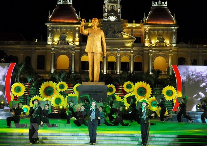   Banyak aktivitas memperingati ultah ke-43 Pembebasan Vietnam Selatan, Penyatuan Tanah Air - ảnh 1