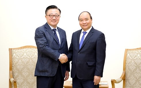   PM Vietnam, Nguyen Xuan Phuc menerima Presiden Direktur Grup Samsung (Republik Korea) - ảnh 1