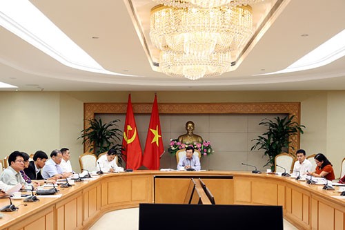 Deputi PM Vietnam, Pham Binh Minh memimpin sidang tentang proyek-proyek penggunaan modal pinjaman dari WB dan ADB - ảnh 1