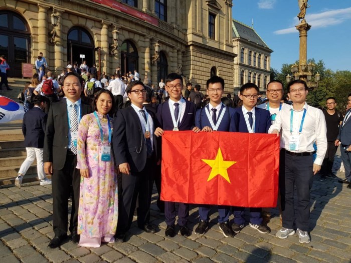 Viet Nam mencapai prestasi tinggi pada Olimpiade Fisika dan Kimia Internasional - ảnh 1