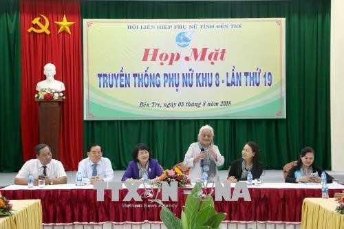 Wapres Viet Nam, Dang Thi Ngoc Thinh menghadiri pertemuan wanita Zona 8 - ảnh 1