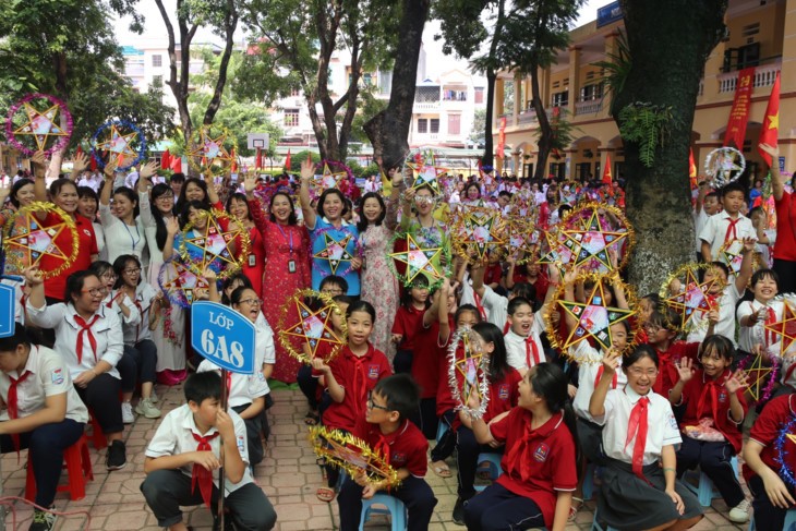 1000 pesan kasih sayang dari para pelajar Ibukota sehubungan dengan hari pembukaan tahun ajar baru untuk berkiblat ke Kepulauan Truong Sa - ảnh 2