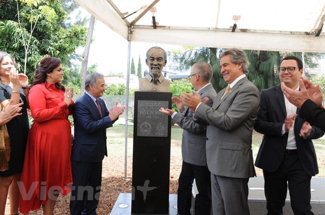 Meresmikan Tugu Monumen Presiden Ho Chi Minh di Kota Guadalajara, Meksiko - ảnh 1