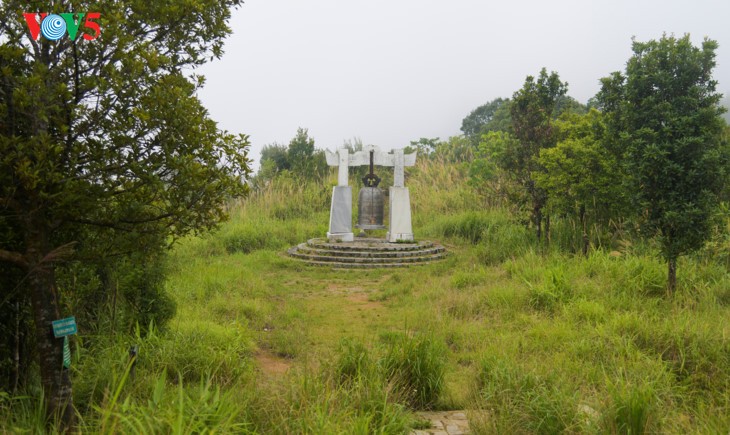 Puncak gunung Bach Ma seindah surga pada musim gugur - ảnh 2