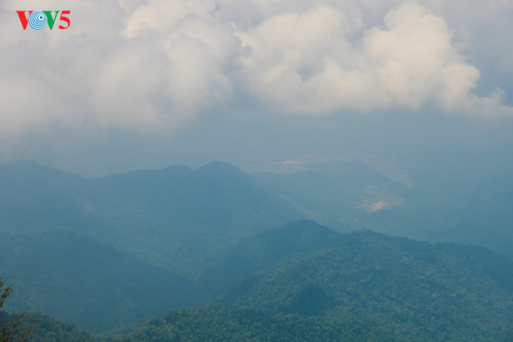 Puncak gunung Bach Ma seindah surga pada musim gugur - ảnh 7