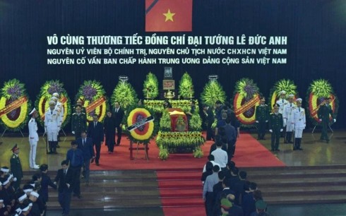 Upacara melayat mantan Presiden Vietnam, Le Duc Anh berlangsung secara khidmat - ảnh 1