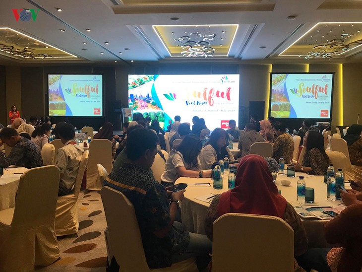 Memperkuat promosi pariwisata Vietnam di Indonesia melalui program Roadshow - ảnh 1