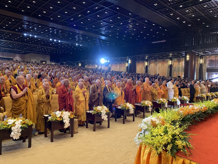 Para utusan internasional menilai tinggi Vietnam dalam menyelenggarakan Hari Waisak - ảnh 1