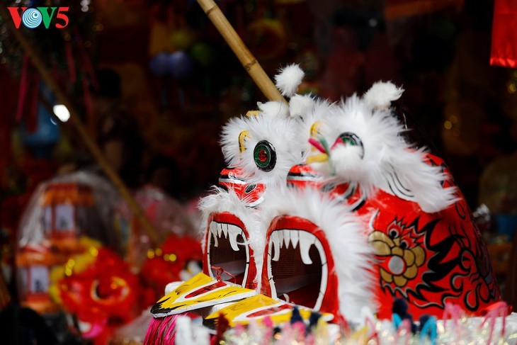 Kembali mencari masa kanak-kanak di Jalan Hang Ma pada Festival Medio Musim Rontok - ảnh 4