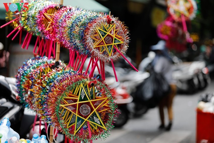 Kembali mencari masa kanak-kanak di Jalan Hang Ma pada Festival Medio Musim Rontok - ảnh 9