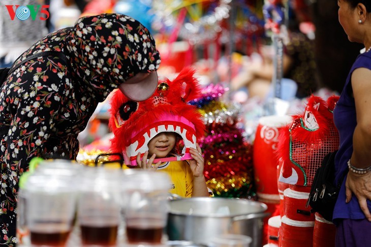 Kembali mencari masa kanak-kanak di Jalan Hang Ma pada Festival Medio Musim Rontok - ảnh 6