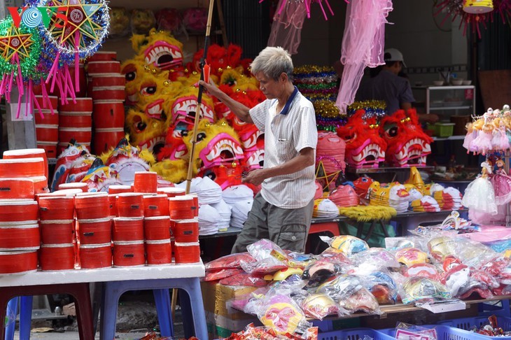 Kembali mencari masa kanak-kanak di Jalan Hang Ma pada Festival Medio Musim Rontok - ảnh 2