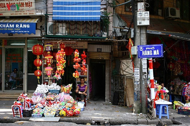 Kembali mencari masa kanak-kanak di Jalan Hang Ma pada Festival Medio Musim Rontok - ảnh 1