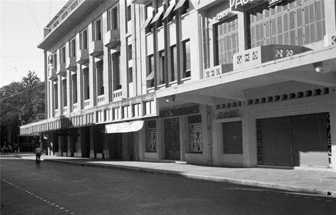 Foto-foto tentang Jalan Trang Tien - jalan megah di Kota Hanoi pada zaman dulu dan dewasa ini - ảnh 17