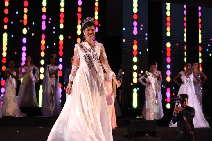 Calon Vietnam memenangkan kontes “Miss Super Globe” 2019 - ảnh 1