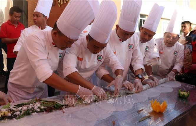 Kegiatan-kegiatan mengadakan Hari Raya Tet untuk buruh, pekerja miskin dan anak-anak di daerah perbatasan - ảnh 1