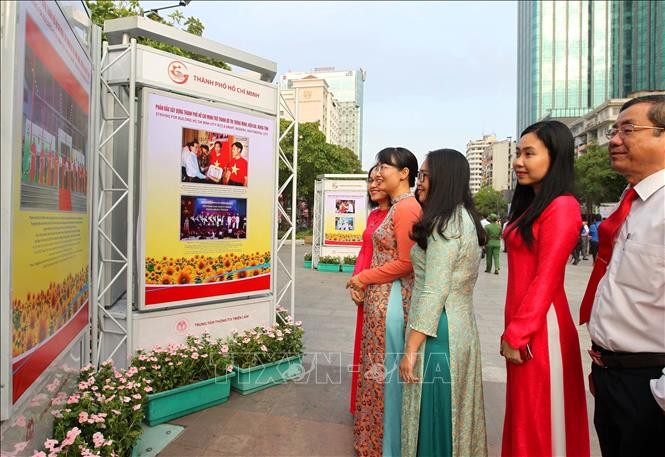 Memperingati ultah ke-90 Berdirinya PKV: Pembukaan Pameran Foto PKV – Untuk selama-lamanya memancarkan cahaya  kepercayaan