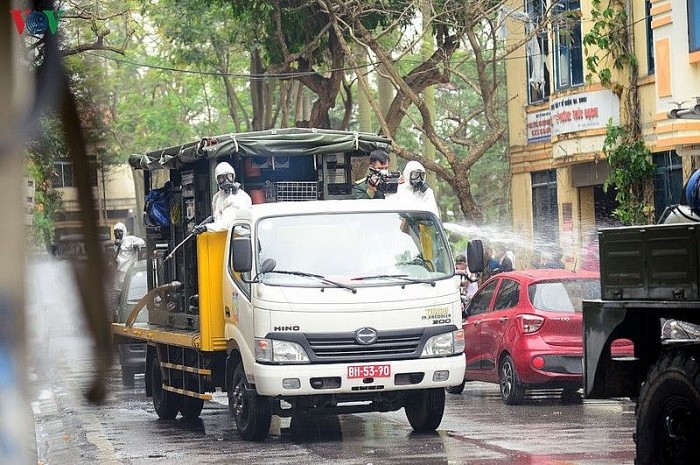 Kota Ha Noi terus mengadakan sidang tentang langkah mencegah dan menanggulangi wabah Covid-19 - ảnh 1