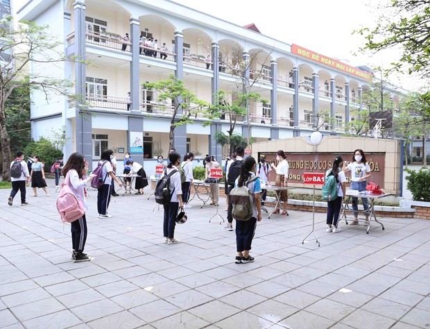 Kota Ha Noi terus melakukan pembatasan sosial ketika kembali ke ritme hidup normal - ảnh 1