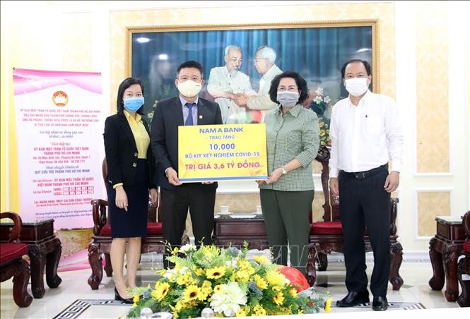 Kota Ho Chi Minh: Hampir 7.000 unit dan perseorangan membantu melawan wabah Covid-19 - ảnh 1