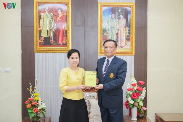 Menerbitkan buku tentang Presiden Ho Chi Minh dalam bahasa Inggris di Thailand - ảnh 1