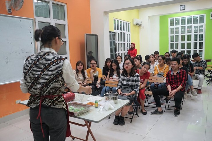 Kue Klepon – aroma yang manis dari negeri puluhan ribu pulau - ảnh 1