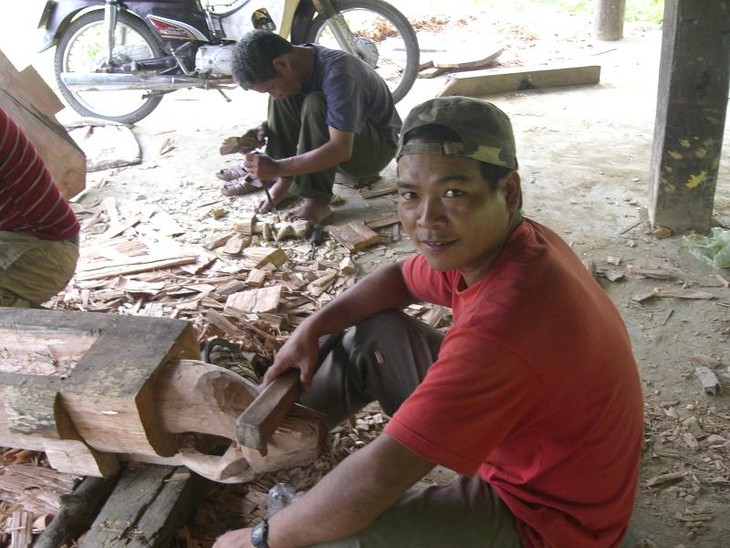 Rumah makam, bangunan unik dari warga etnis minoritas Co Tu, di Provinsi Thua Thien Hue - ảnh 2